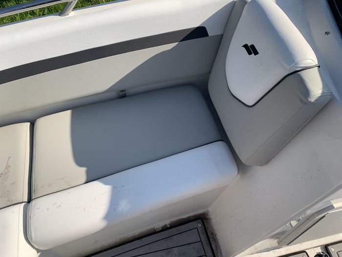 2024 Starcraft SVX 210 OB Deck Boat Charcoal/Black Suzuki DF200 F Photo 17 of 34