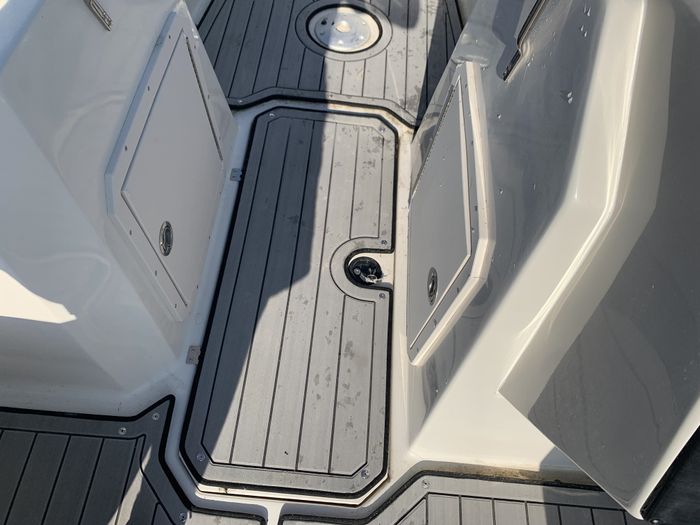 2024 Starcraft SVX 210 OB Deck Boat Charcoal/Black Suzuki DF200 F Photo 23 of 34