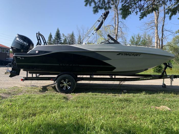 2024 Starcraft SVX 210 OB Deck Boat Charcoal/Black Suzuki DF200 F Photo 5 of 34