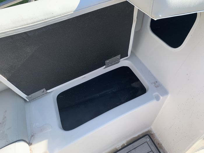 2024 Starcraft SVX 210 OB Deck Boat Charcoal/Black Suzuki DF200 F Photo 18 of 34