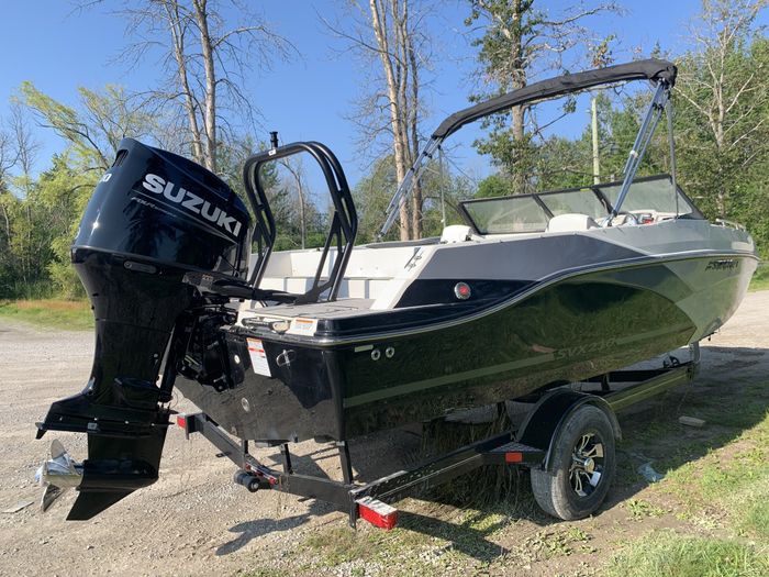 2024 Starcraft SVX 210 OB Deck Boat Charcoal/Black Suzuki DF200 F Photo 6 of 34