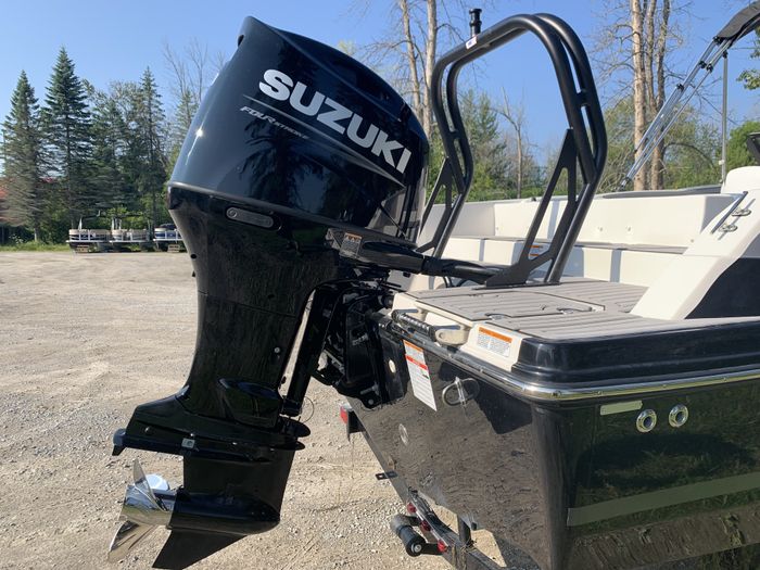 2024 Starcraft SVX 210 OB Deck Boat Charcoal/Black Suzuki DF200 F Photo 33 of 34