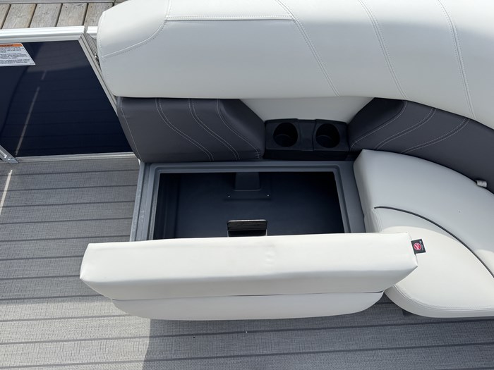 2024 Sylvan Mirage Cruise 820 LZ Photo 21 sur 25