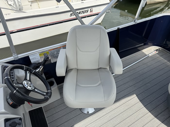 2024 Sylvan Mirage Cruise 820 LZ Photo 16 sur 25