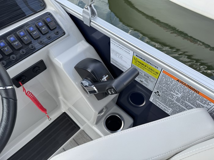 2024 Sylvan Mirage Cruise 820 LZ Photo 13 sur 25