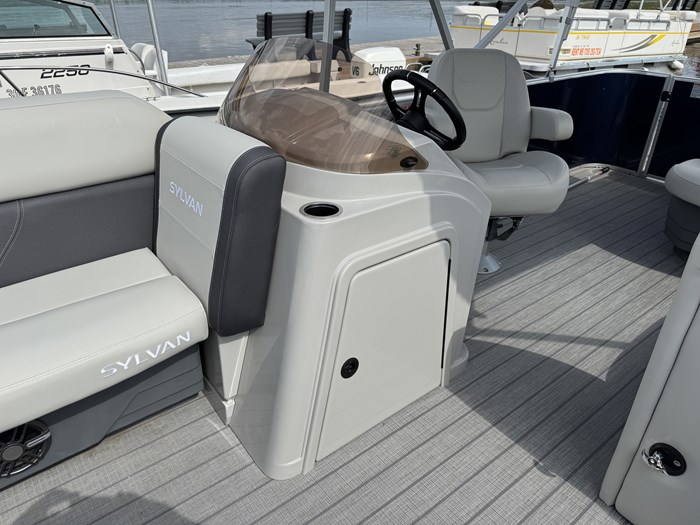 2024 Sylvan Mirage Cruise 820 LZ Photo 23 sur 25
