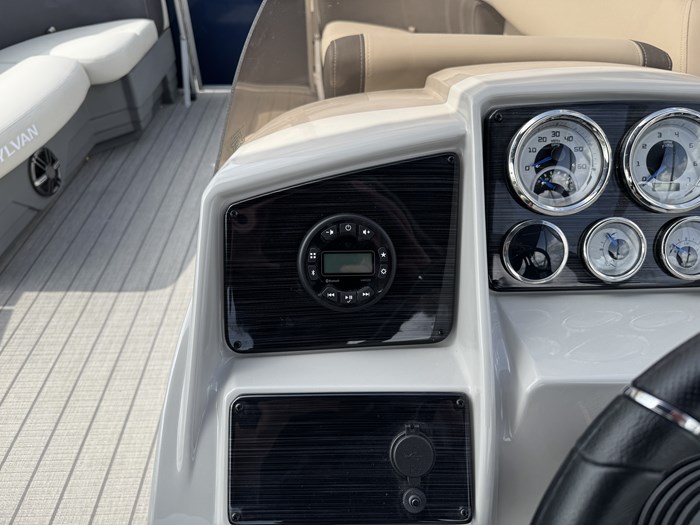 2024 Sylvan Mirage Cruise 820 LZ Photo 14 sur 25