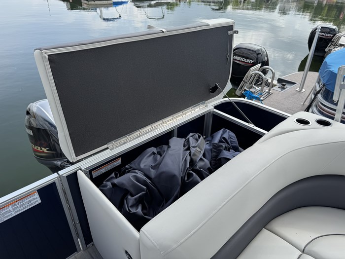 2024 Sylvan Mirage Cruise 820 LZ Photo 10 sur 25