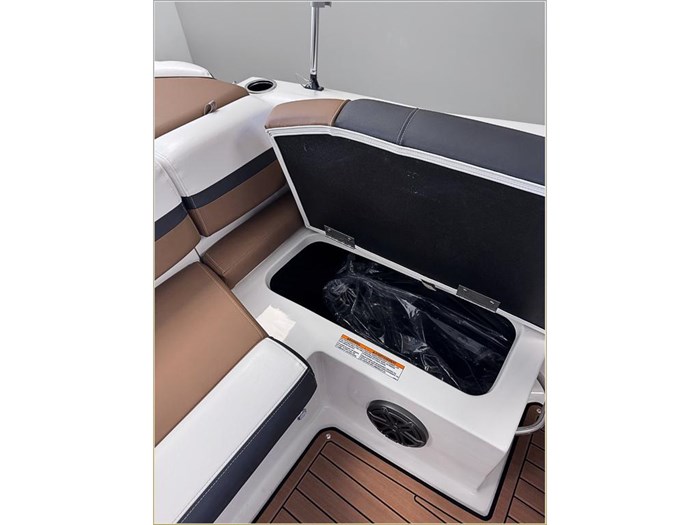 2024 Starcraft SVX 210 IO + $2000 Watersports Package Included!! Photo 29 sur 38