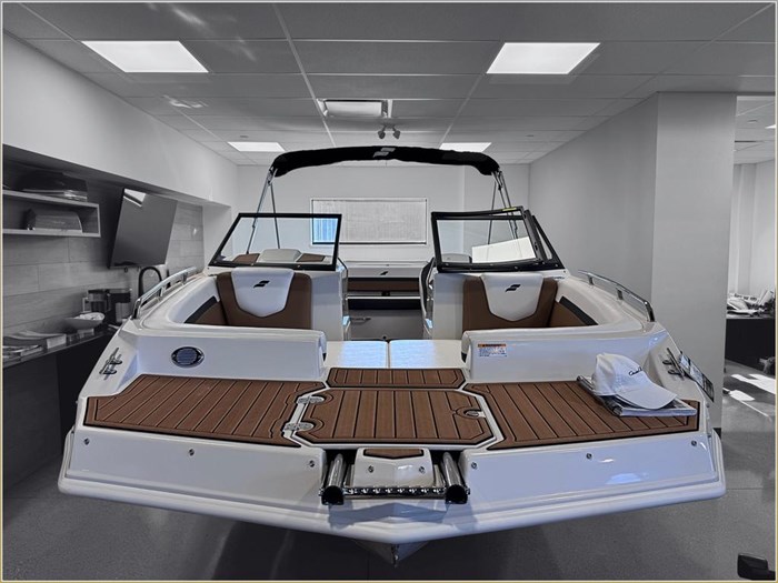 2024 Starcraft SVX 210 IO + $2000 Watersports Package Included!! Photo 16 sur 38