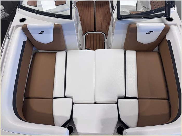 2024 Starcraft SVX 210 IO + $2000 Watersports Package Included!! Photo 23 sur 38