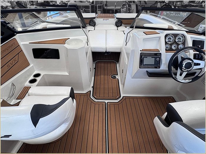 2024 Starcraft SVX 210 IO + $2000 Watersports Package Included!! Photo 3 sur 38