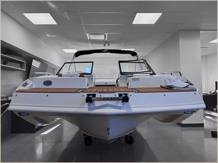 2024 Starcraft SVX 210 IO + $2000 Watersports Package Included!! Photo 17 sur 38