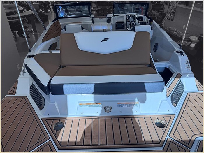 2024 Starcraft SVX 210 IO + $2000 Watersports Package Included!! Photo 24 sur 38