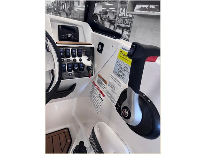 2024 Starcraft SVX 210 IO + $2000 Watersports Package Included!! Photo 31 sur 38