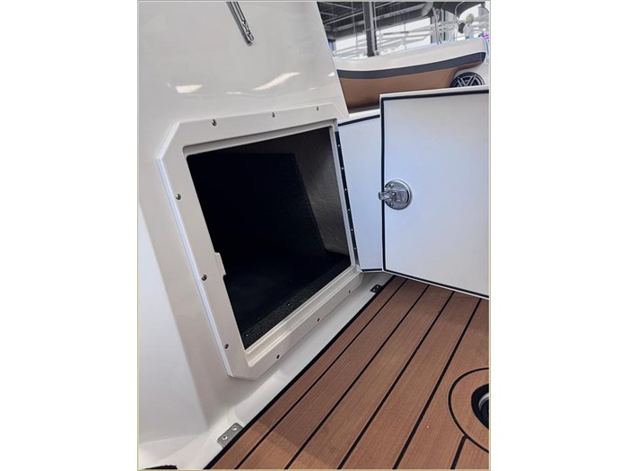 2024 Starcraft SVX 210 IO + $2000 Watersports Package Included!! Photo 32 sur 38