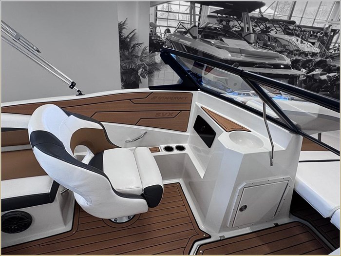 2024 Starcraft SVX 210 IO + $2000 Watersports Package Included!! Photo 10 sur 38