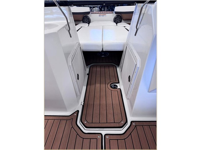 2024 Starcraft SVX 210 IO + $2000 Watersports Package Included!! Photo 28 sur 38