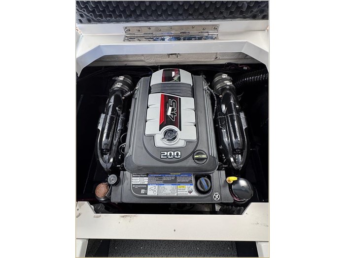 2024 Starcraft SVX 210 IO + $2000 Watersports Package Included!! Photo 36 sur 38