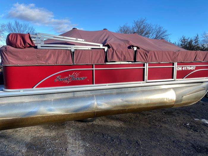 Sunchaser Oasis 818 2014 Used Boat for Sale in Belleville, Ontario