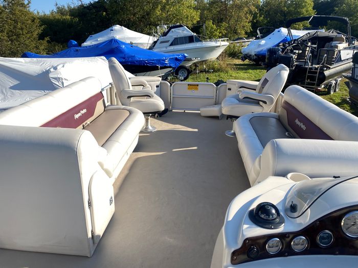 Godfrey Pontoons Aqua Patio 240 LC 2003 Used Boat for Sale in