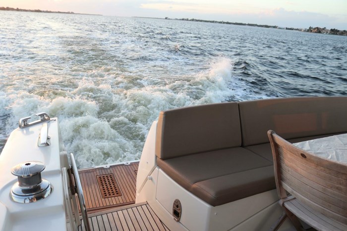 2015 Prestige 550 Fly Bridge Photo 8 sur 65