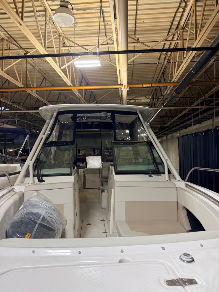 2025 Boston Whaler 240 Vantage Photo 3 of 13