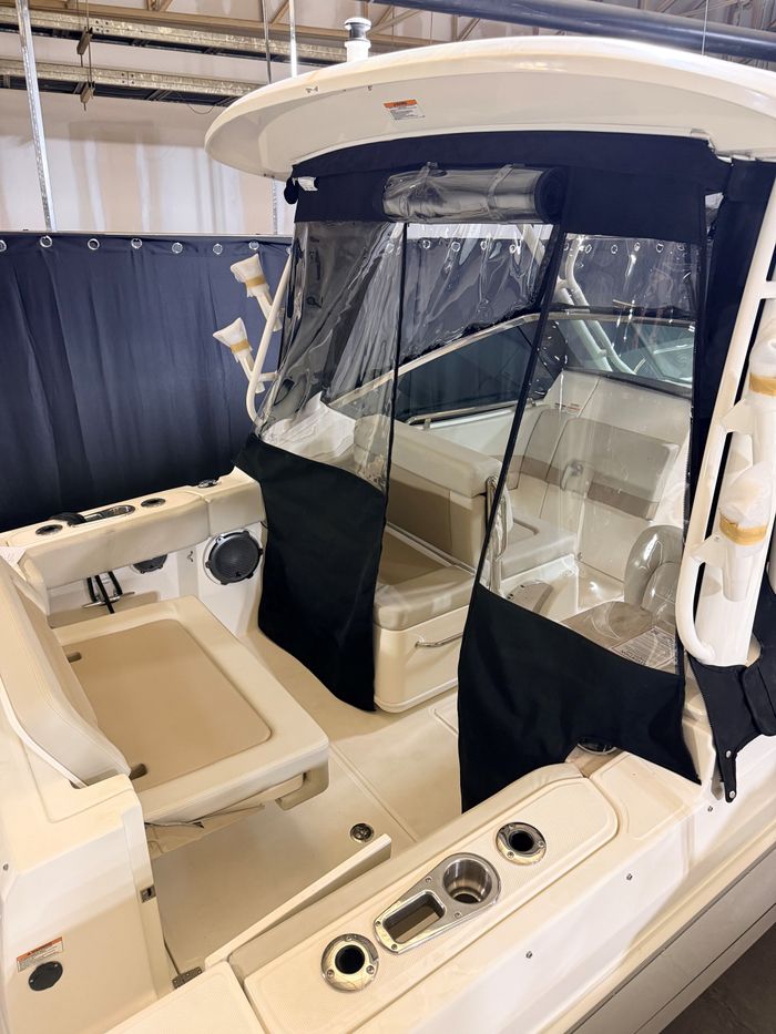2025 Boston Whaler 240 Vantage Photo 5 of 13