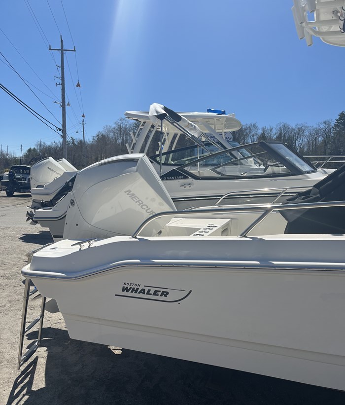2025 Boston Whaler 220 Dauntless Photo 5 sur 9