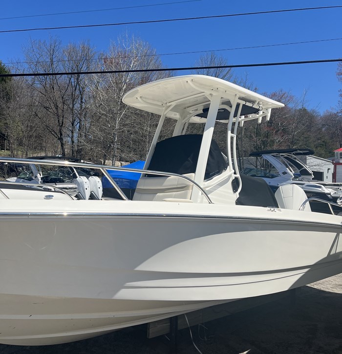 2025 Boston Whaler 220 Dauntless Photo 1 sur 9