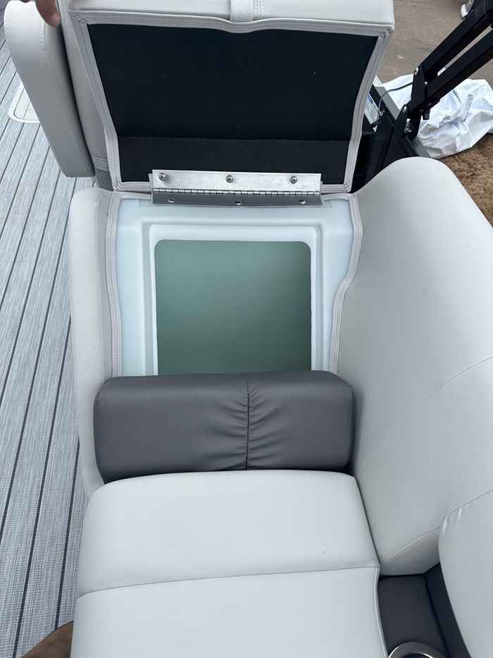 2024 SunCatcher Pontoons by G3 Boats Fusion 322RC, Trailer & Yamaha 90hp Motor Photo 6 sur 13