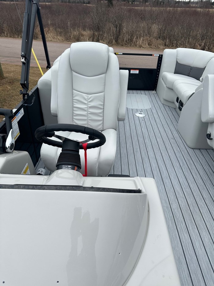 2024 SunCatcher Pontoons by G3 Boats Fusion 322RC, Trailer & Yamaha 90hp Motor Photo 9 sur 13