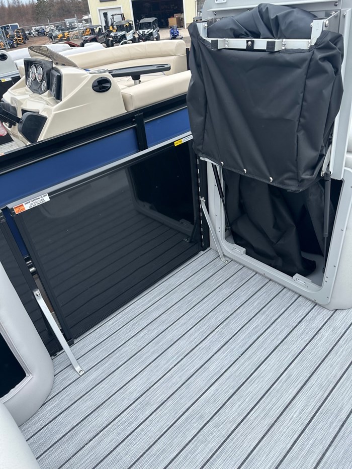 2024 SunCatcher Pontoons by G3 Boats Fusion 322RC, Trailer & Yamaha 90hp Motor Photo 12 sur 13