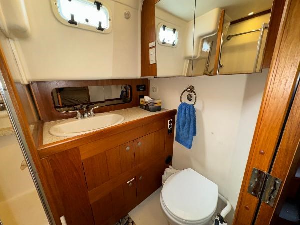 2002 Mainship 430 Aft Cabin Photo 23 sur 55