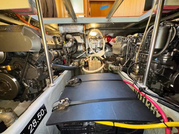 2002 Mainship 430 Aft Cabin Photo 49 sur 55