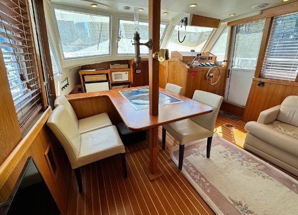 2002 Mainship 430 Aft Cabin Photo 8 sur 55