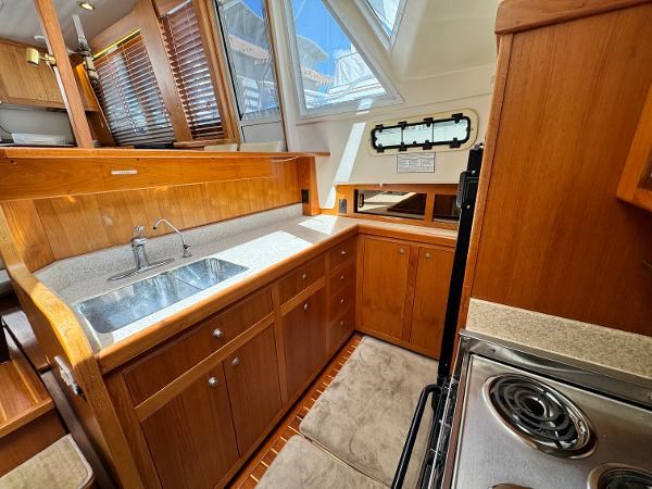 2002 Mainship 430 Aft Cabin Photo 32 sur 55