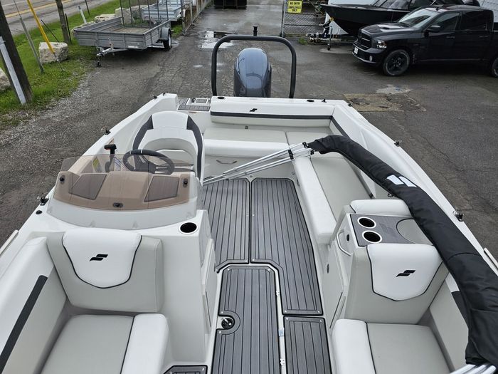 2023 Starcraft SVX 191 W/ 150HP Yamaha Photo 12 sur 17