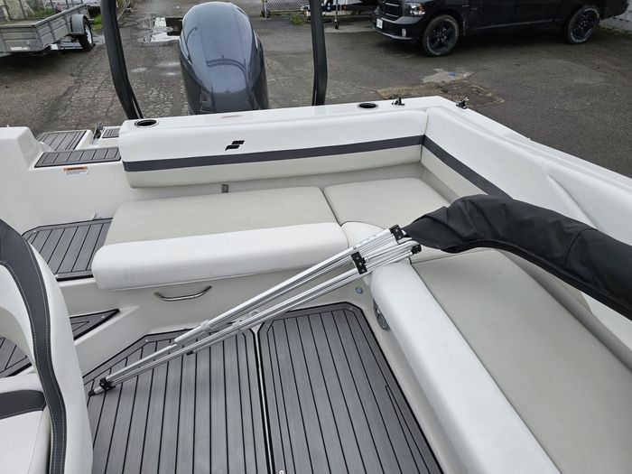 2023 Starcraft SVX 191 W/ 150HP Yamaha Photo 16 sur 17