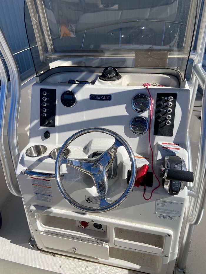 Robalo R200 2016 Used Boat for Sale in Mactier, Ontario BoatDealers.ca