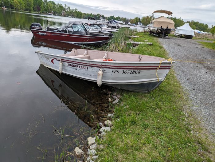 Smoker Craft Voyager 2004 Used Boat for Sale in Rideau Ferry, Ontario