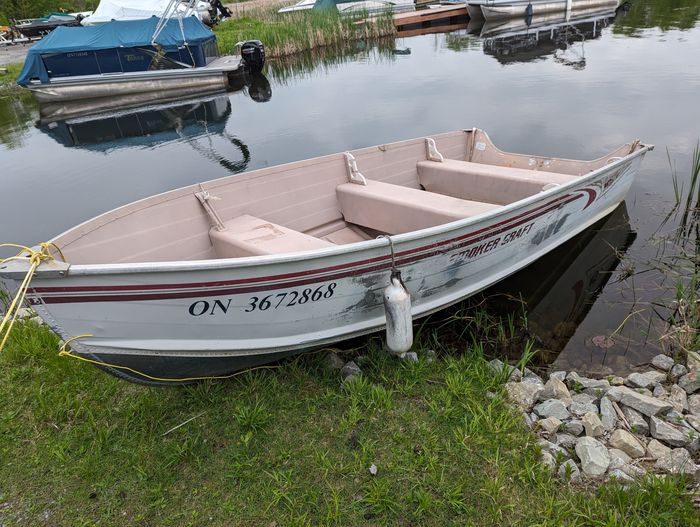 Smoker Craft Voyager 2004 Used Boat for Sale in Rideau Ferry, Ontario