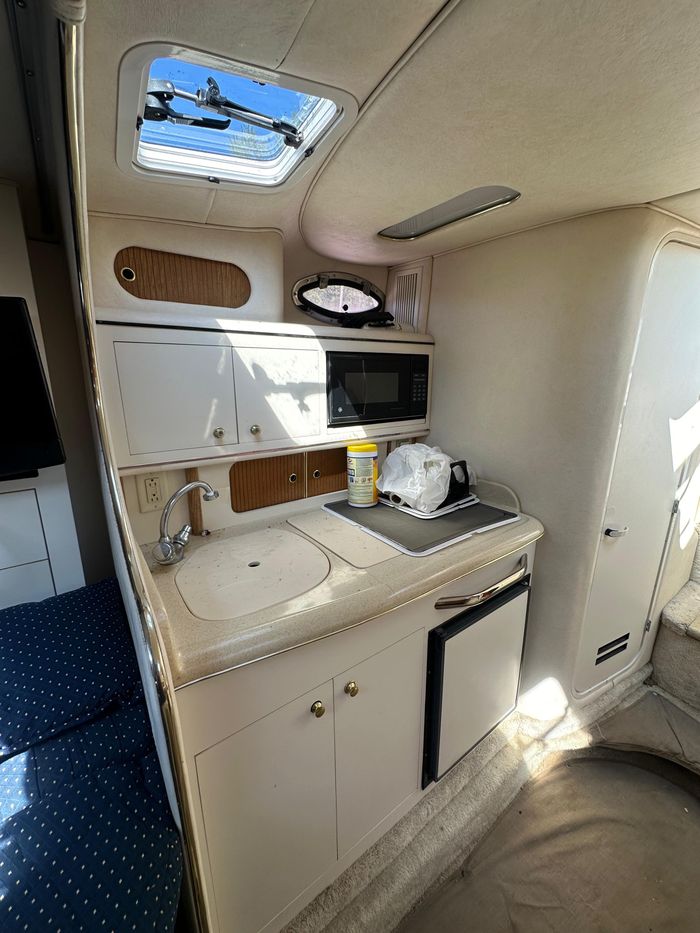 1999 Sea Ray 290 Sundancer Photo 14 of 27