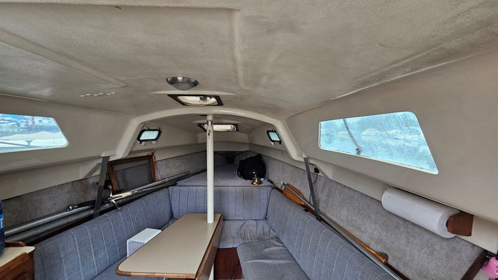 1992 Hunter 27 Photo 3 of 9