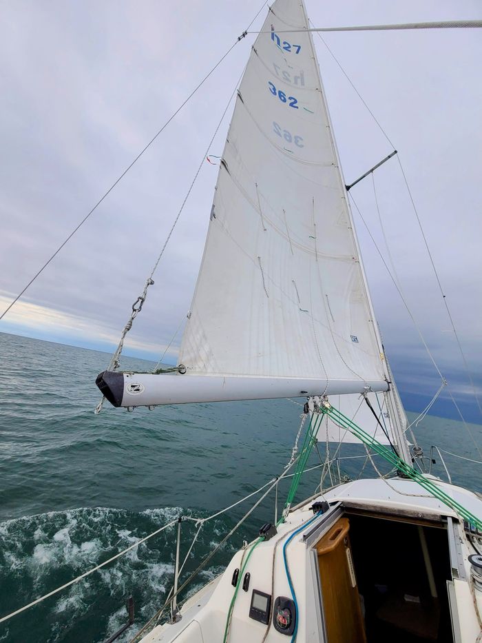 1992 Hunter 27 Photo 8 of 9