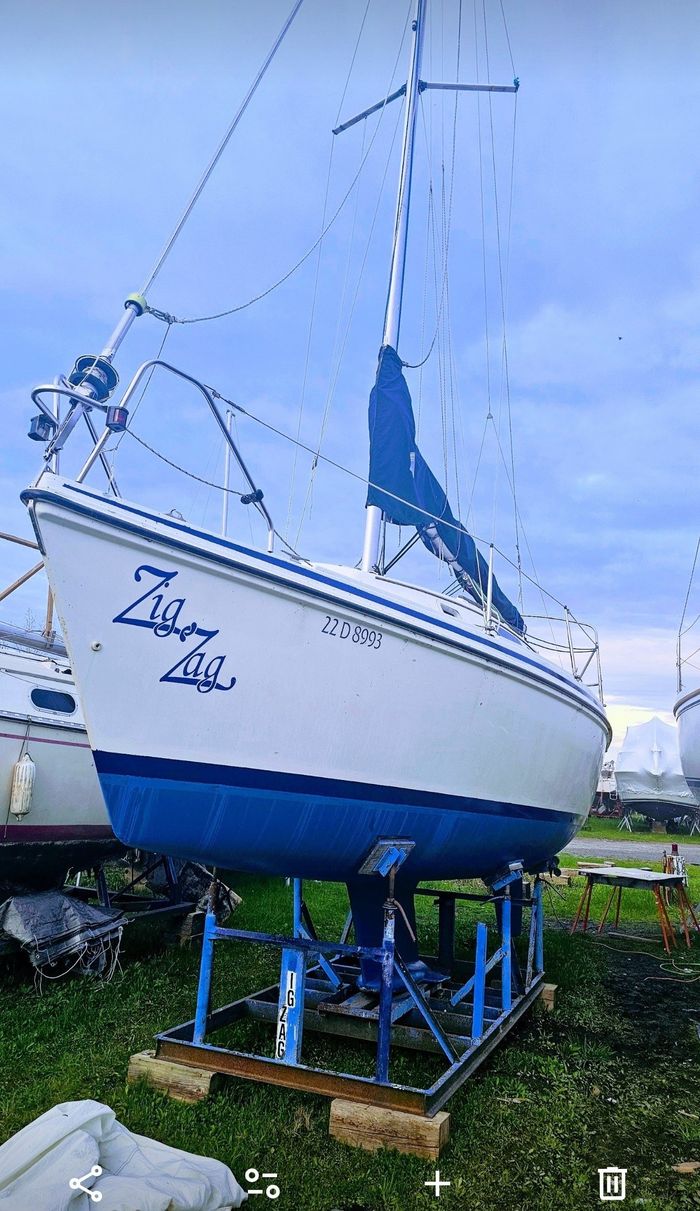 1992 Hunter 27 Photo 2 of 9