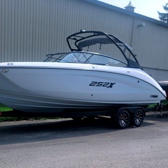2023 Yamaha 252XE Photo 2 of 12