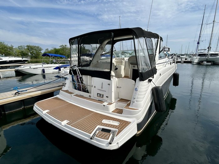 2005 Rinker 342 Fiesta Vee Photo 2 sur 14