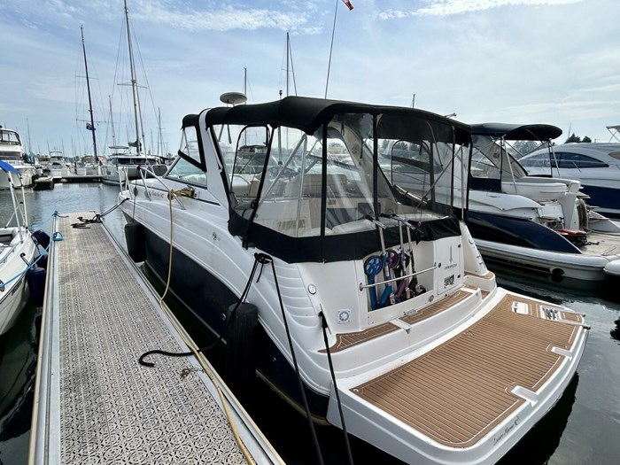 2005 Rinker 342 Fiesta Vee Photo 4 sur 14