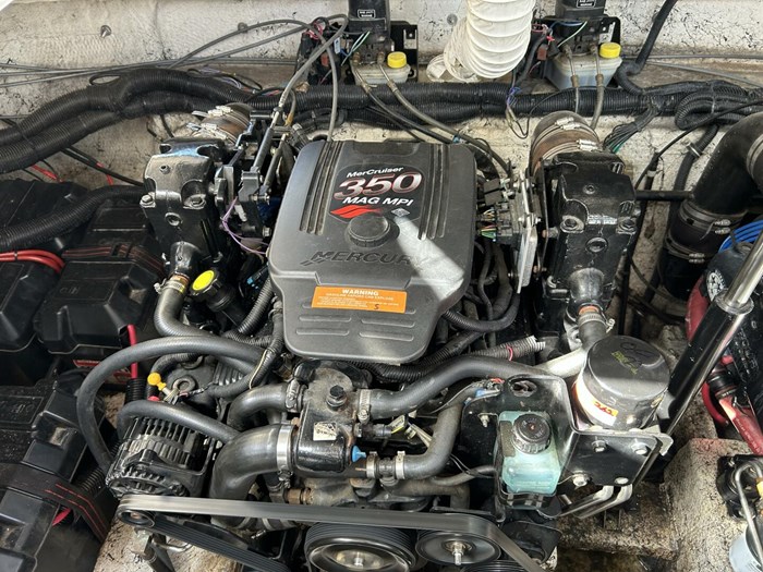 2005 Rinker 342 Fiesta Vee Photo 13 sur 14